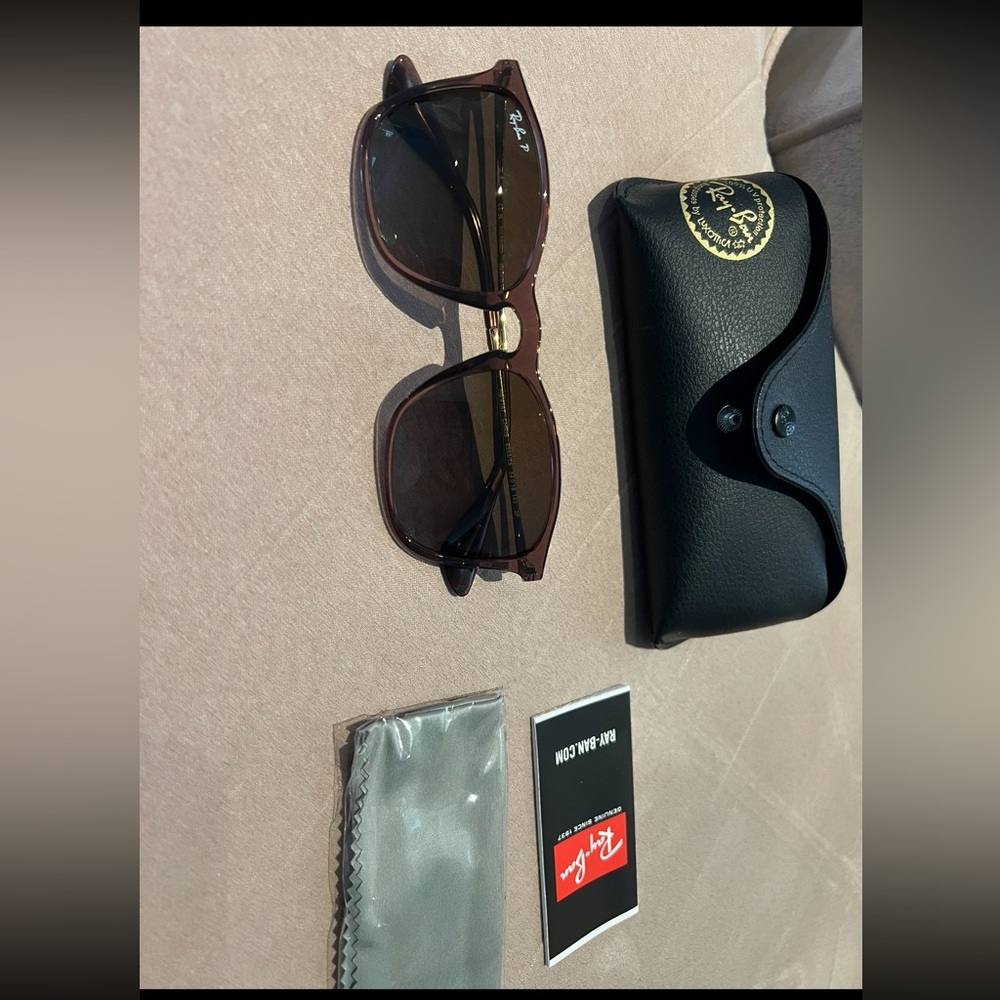 Ray-Ban Chris style Sunglasses with Black Case